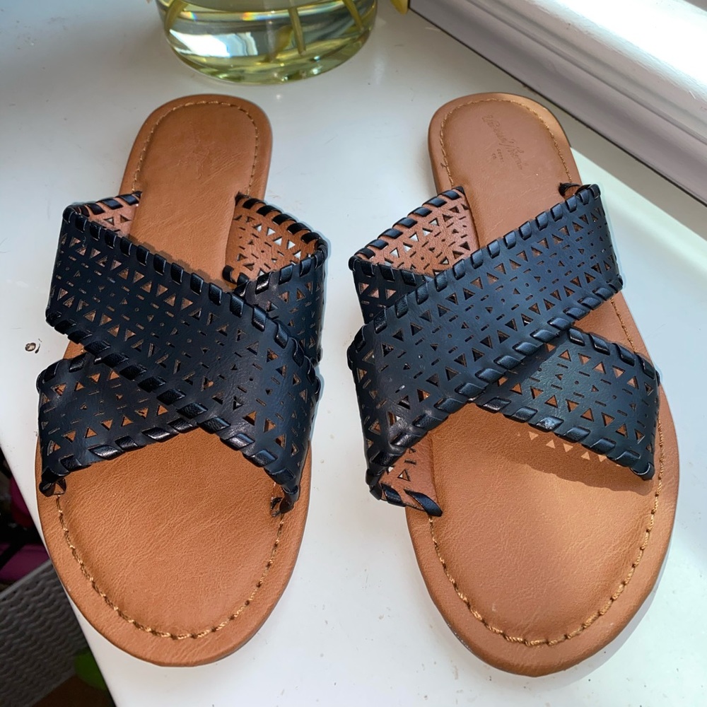 Universal Thread Sandals | Sz 6 💛